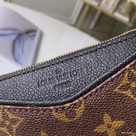CHANELUTCH PALLAS Louis Vuitton 0802